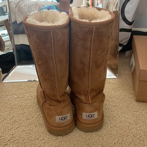 UGG tan Boots size 5!! - Picture 2 of 4